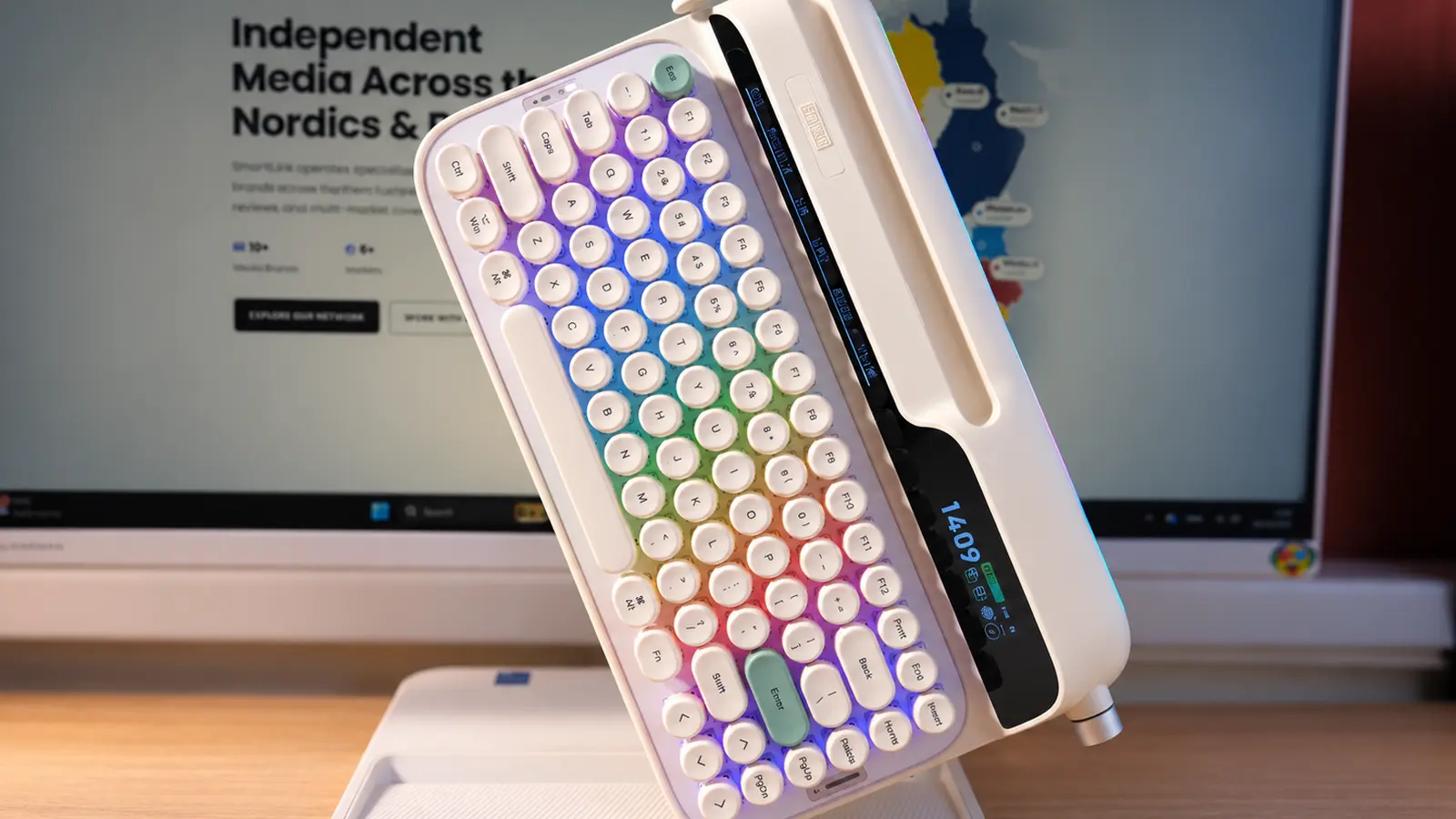 EPOMAKER Glyph ühendab kirjutusmasina stiili ja RGB