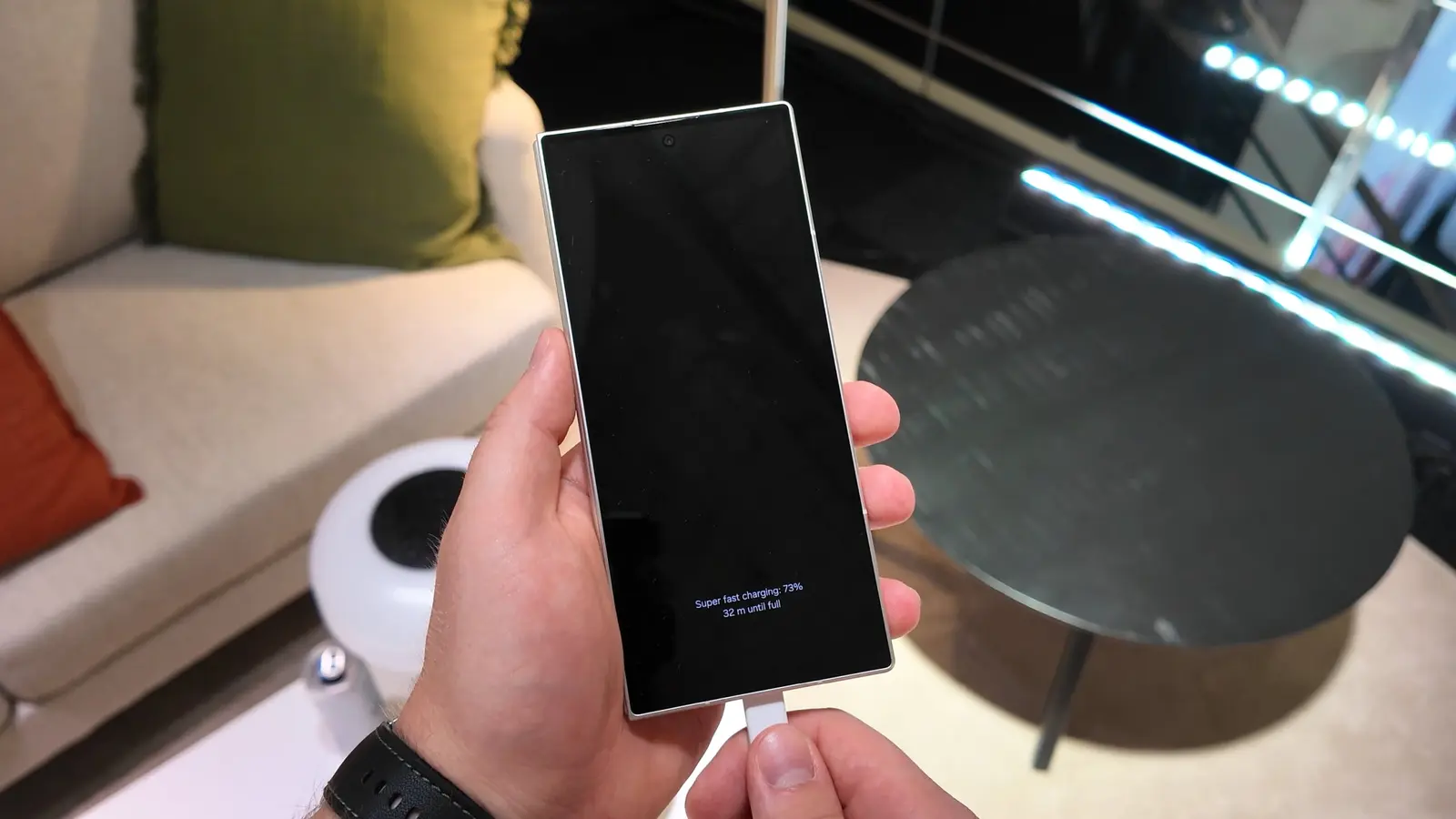 Leke: Galaxy S27 Ultra laadib 60 W juures kiiremini