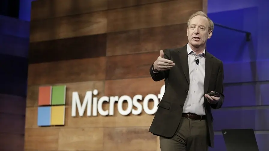 Microsoft viib kommunikatsiooni Brad Smithi alluvusse
