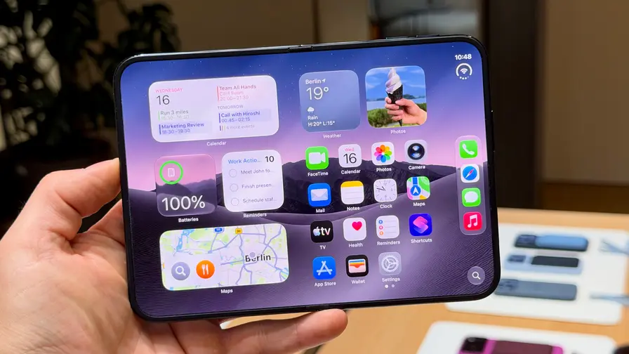 iPhone Duo ekraan vajub hinge kohal surve all sisse iPhone Duo ekraan vajub hinge kohal surve all sisse