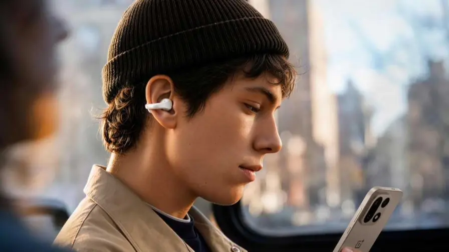 OnePlus tutvustas Buds Clip klambriga kõrvaklappe