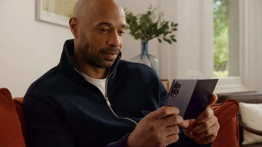 Thierry Henry reklaamib Euroopas Samsungi voldikuid