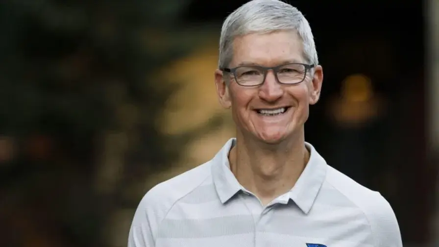 Tim Cook ei sekku Apple'i uue juhi John Ternuse töösse